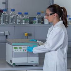 Máy ly tâm đa năng Rotor góc Swing out rotor 2 x 3 Microtitreplates 221.16 V20 HERMLE Z 306